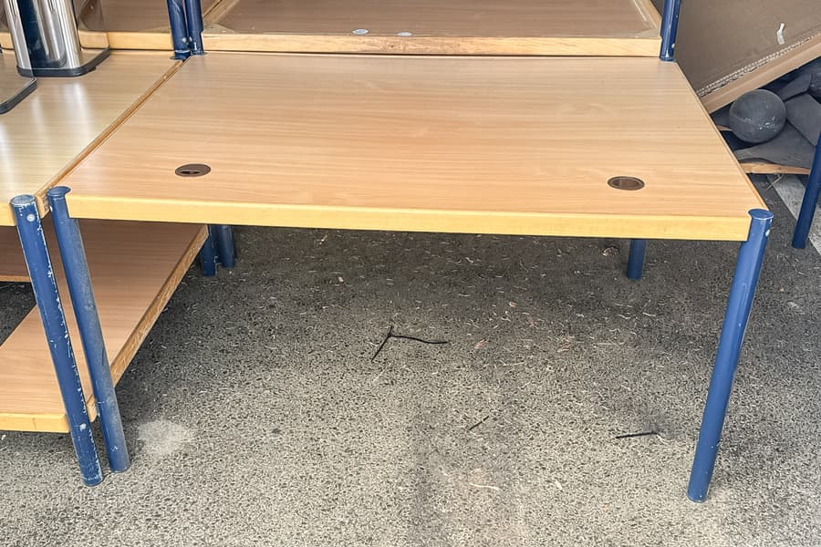 2 Schreibtische